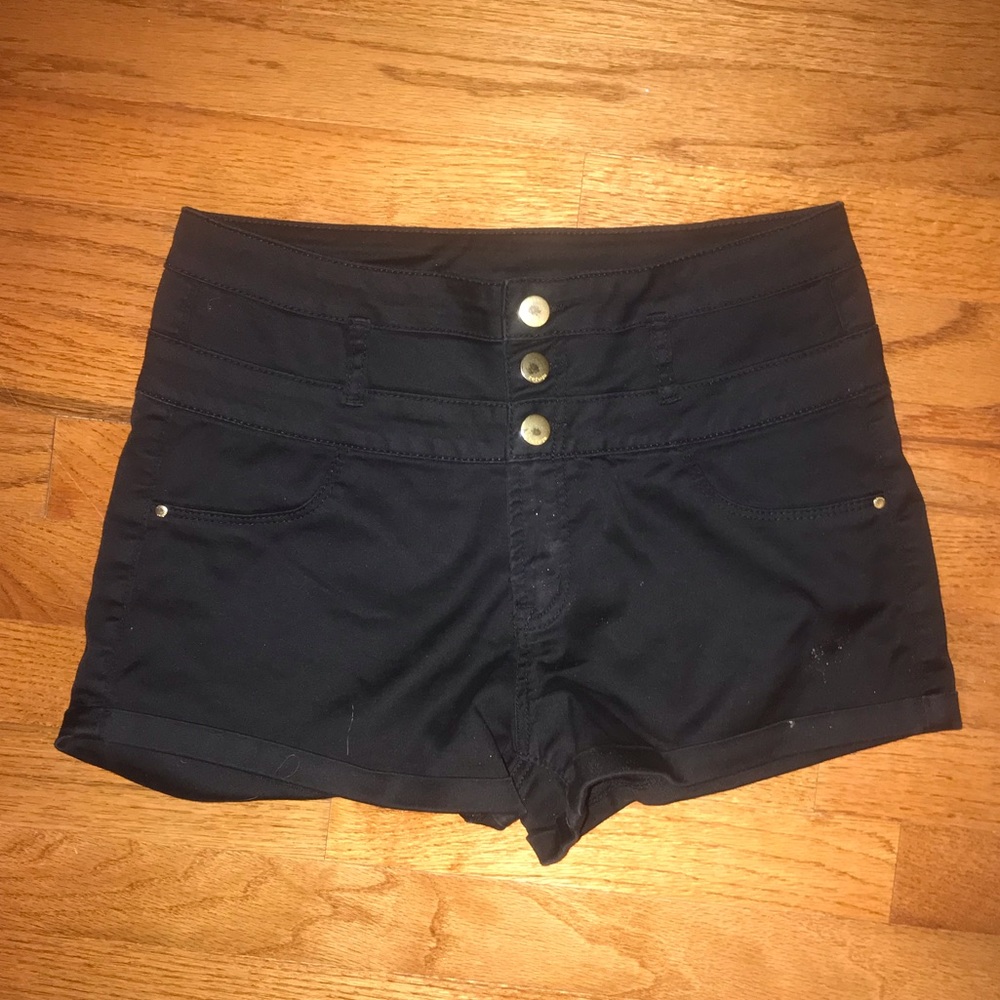 Black jegging high-waisted shorts